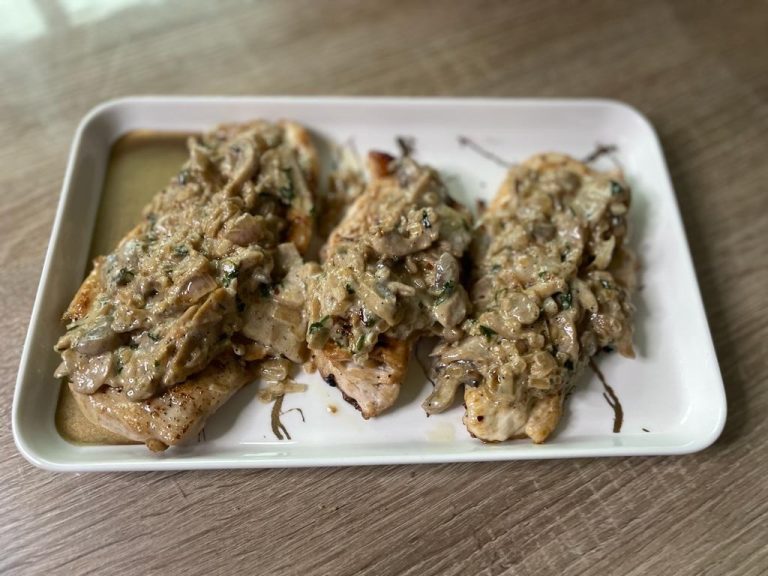 Escalopes De Poulet A La Sauce Aux Champignons