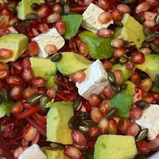 Salade de chou à la betterave et à la grenade